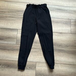 Lululemon Women’s jogger pants black size 4